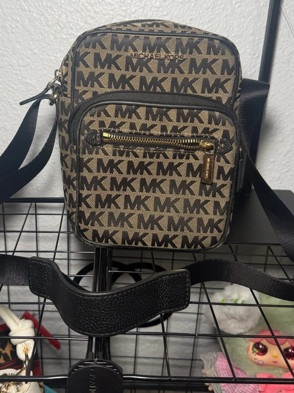 Michael Kors MK Signature Logo Crossbody Bag – Beige/Black Jacquard Flight Bag